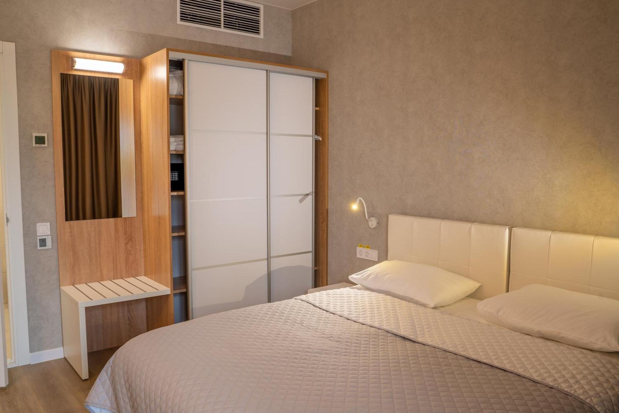 Green Village Hotel Mykolaivka  Экстерьер фото